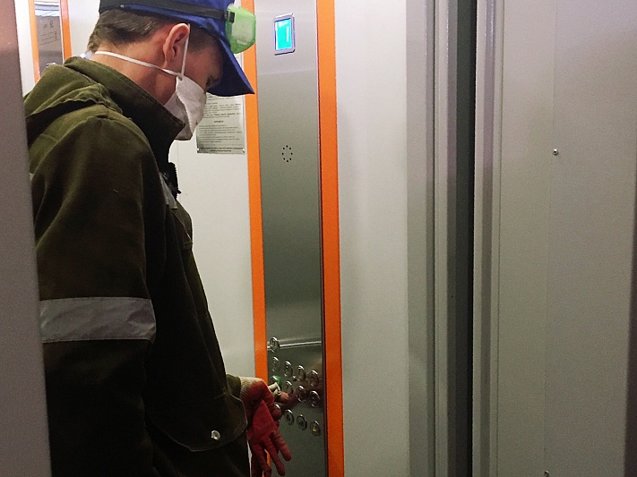Новые лифты поехали: подрядчики готовятся к сдаче первых подъемников